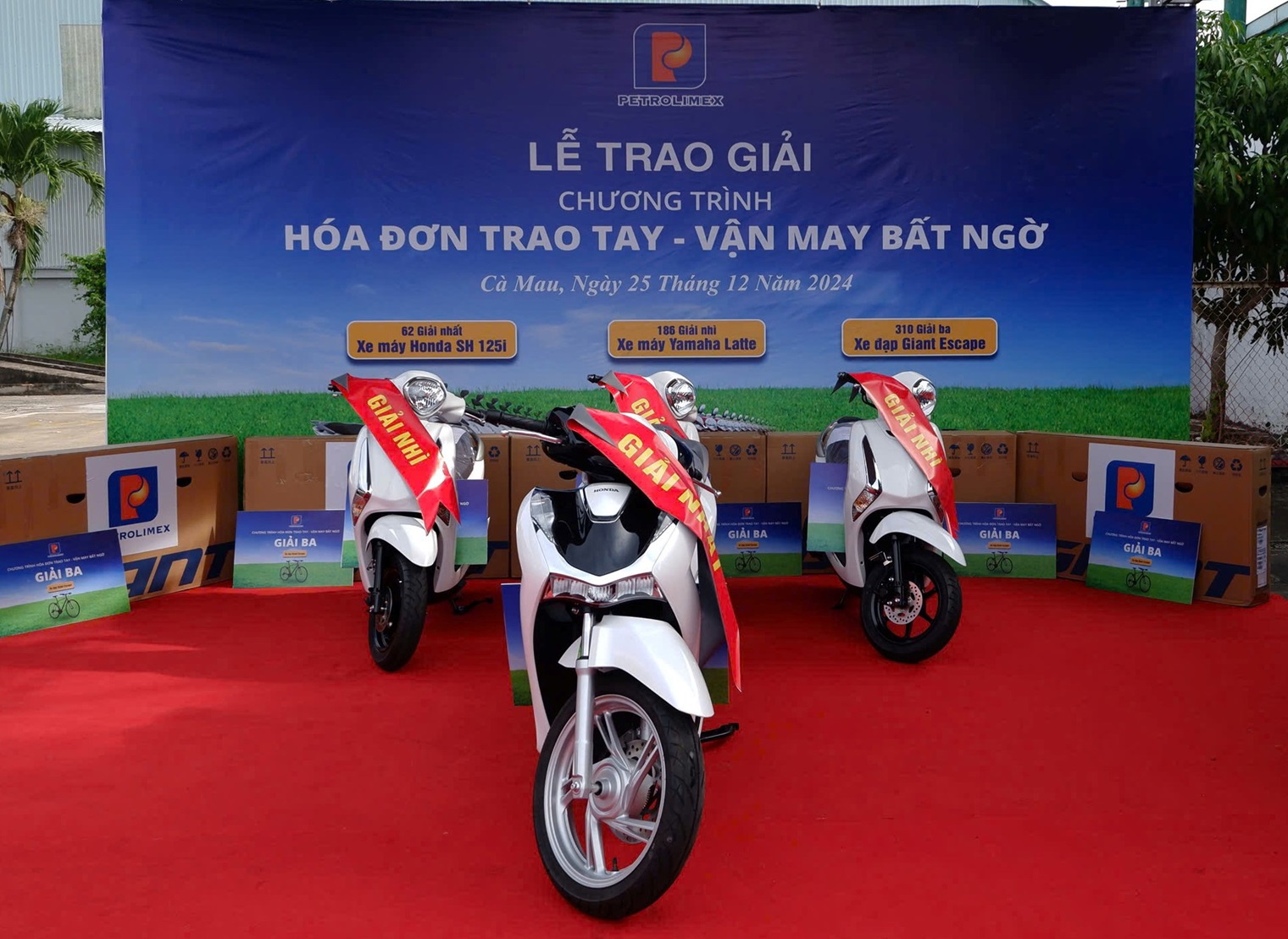 Petrolimex Cà Mau tổ chức chương trình trao thưởng “Hoá đơn trao tay - Vận may bất ngờ”