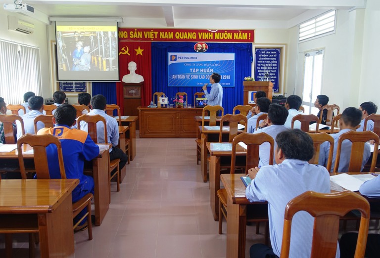 Petrolimex Cà Mau huấn luyện ATVSLĐ năm 2018