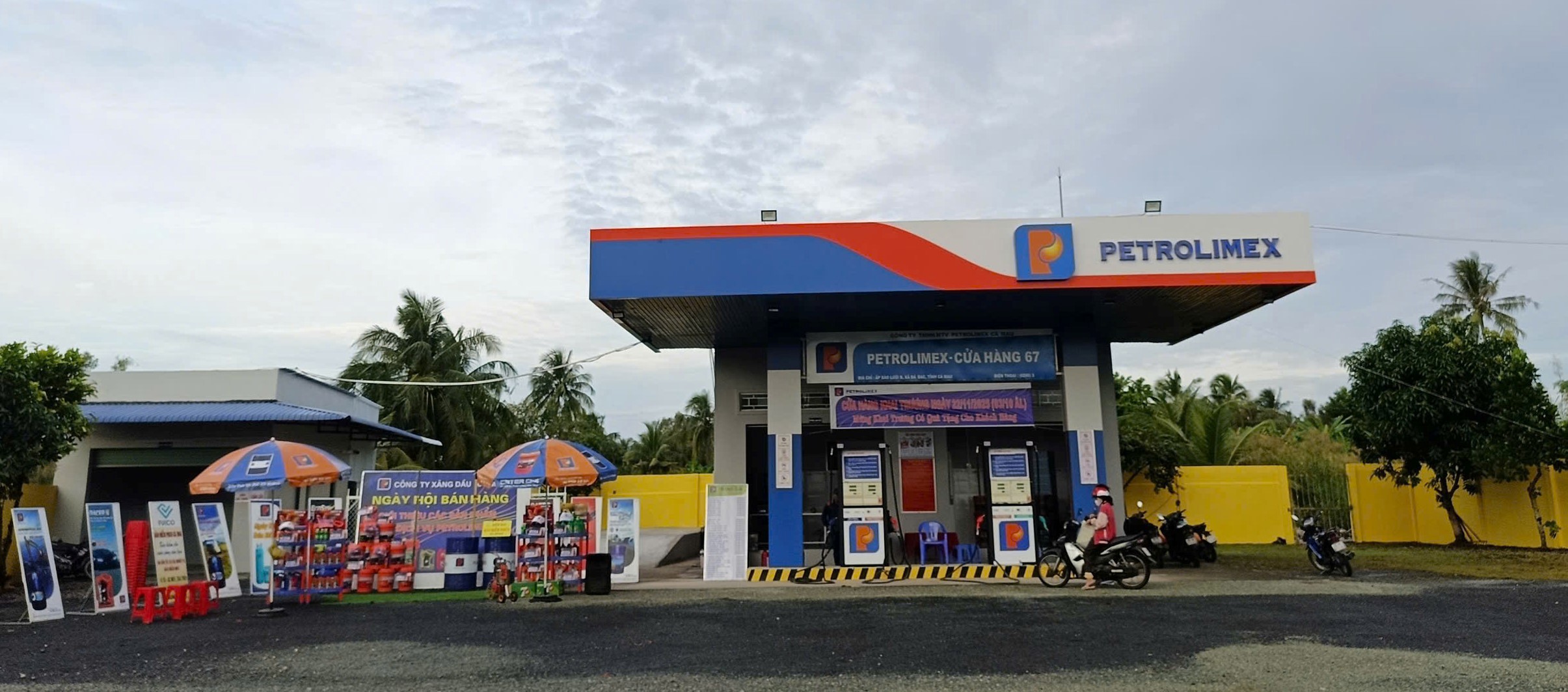 Khai trương bán hàng tại Petrolimex Cửa hàng 67