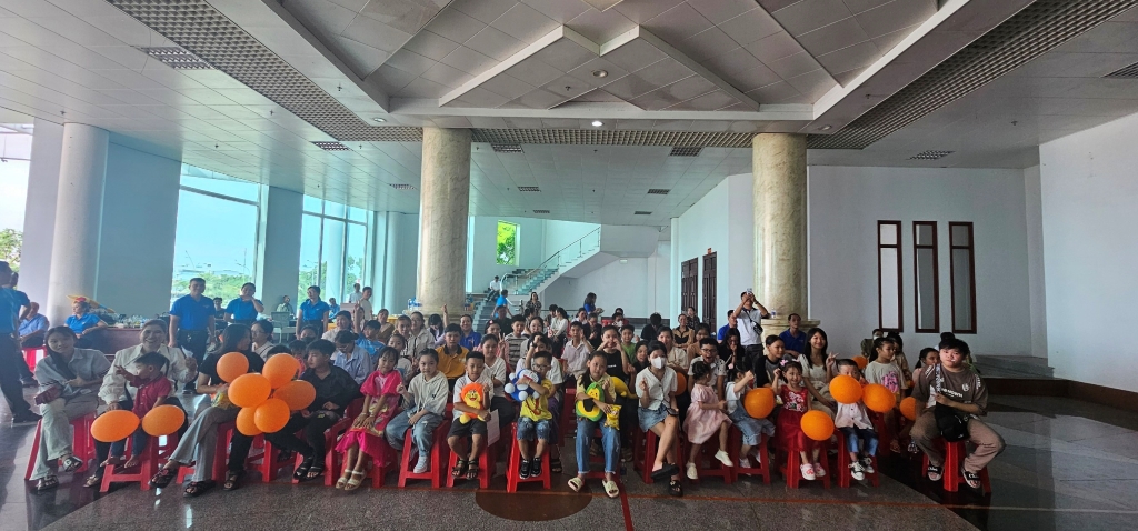 TẾT THIẾU NHI VUI NHỘN TẠI CÔNG TY XĂNG DẦU CÀ MAU