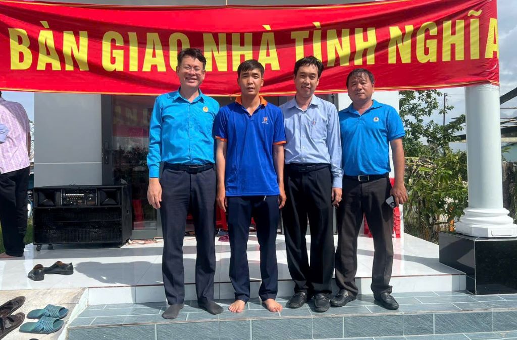 PETROLIMEX CÀ MAU BÀN GIAO NHÀ TÌNH THƯƠNG