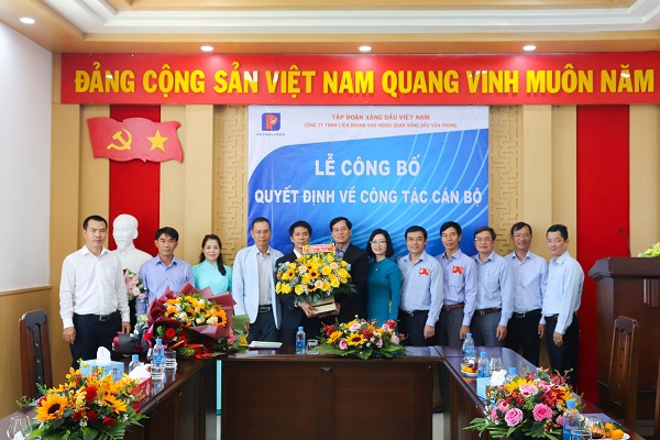 Công bố Quyết định về công tác cán bộ tại Công ty TNHH Liên doanh Kho Ngoại quan Xăng dầu Vân Phong