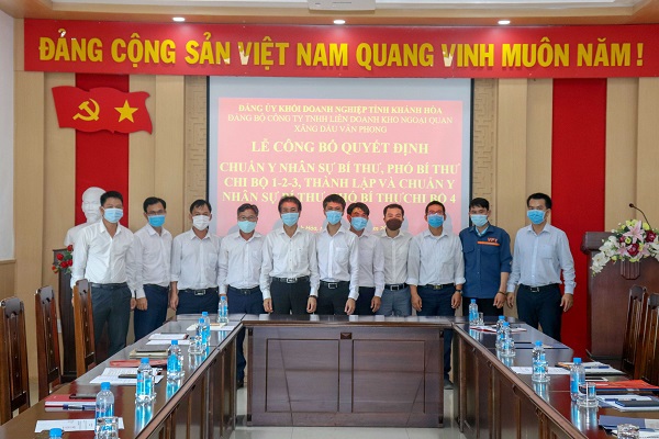 LỄ CÔNG BỐ QUYẾT ĐỊNH CHUẨN Y NHÂN SỰ BÍ THƯ, PHÓ BÍ THƯ CHI BỘ 1,2,3, QUYẾT ĐỊNH THÀNH LẬP CHI BỘ 4, CHUẨN Y NHÂN SỰ BÍ THƯ, PHÓ BÍ THƯ CHI BỘ 4