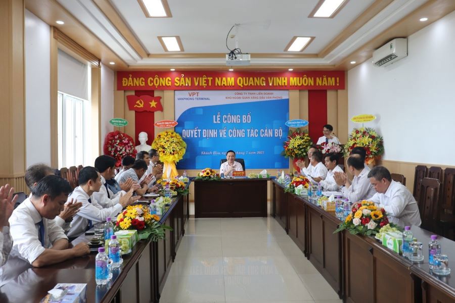 Ngày 04/07/2023, Công ty TNHH liên doanh kho ngoại quan xăng dầu Vân Phong (VPT) tổ chức lễ công bố quyết định về công tác cán bộ