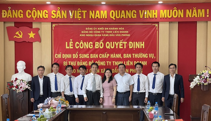Lễ công bố Quyết định chuẩn y bổ sung Ban Chấp hành, Ban Thường vụ, Bí thư Đảng bộ Công ty TNHH Liên doanh Kho Ngoại quan Xăng dầu Vân Phong nhiệm kỳ 2020 - 2025