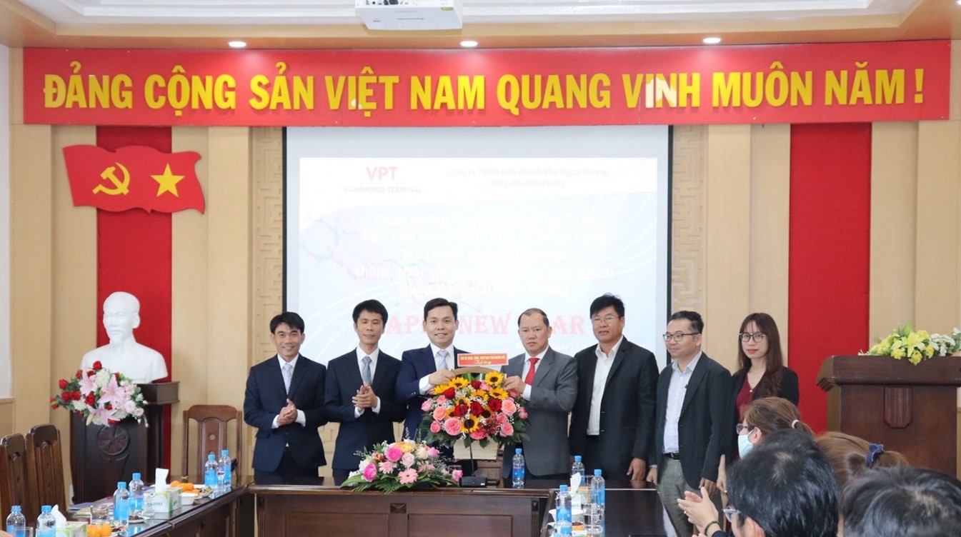 Lãnh đạo Ủy ban nhân dân tỉnh Khánh Hòa thăm và chúc Tết tại Công ty TNHH Liên doanh Kho Ngoại quan Xăng dầu Vân Phong (Công ty VPT) nhân dịp năm mới Xuân Tân Sửu 2021