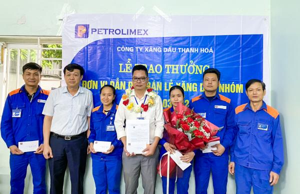 Biểu dương, khen thưởng Petrolimex-Cửa hàng 66, 69, 71 - đơn vị dẫn đầu thi đua khối CHXD tháng 3/2024.