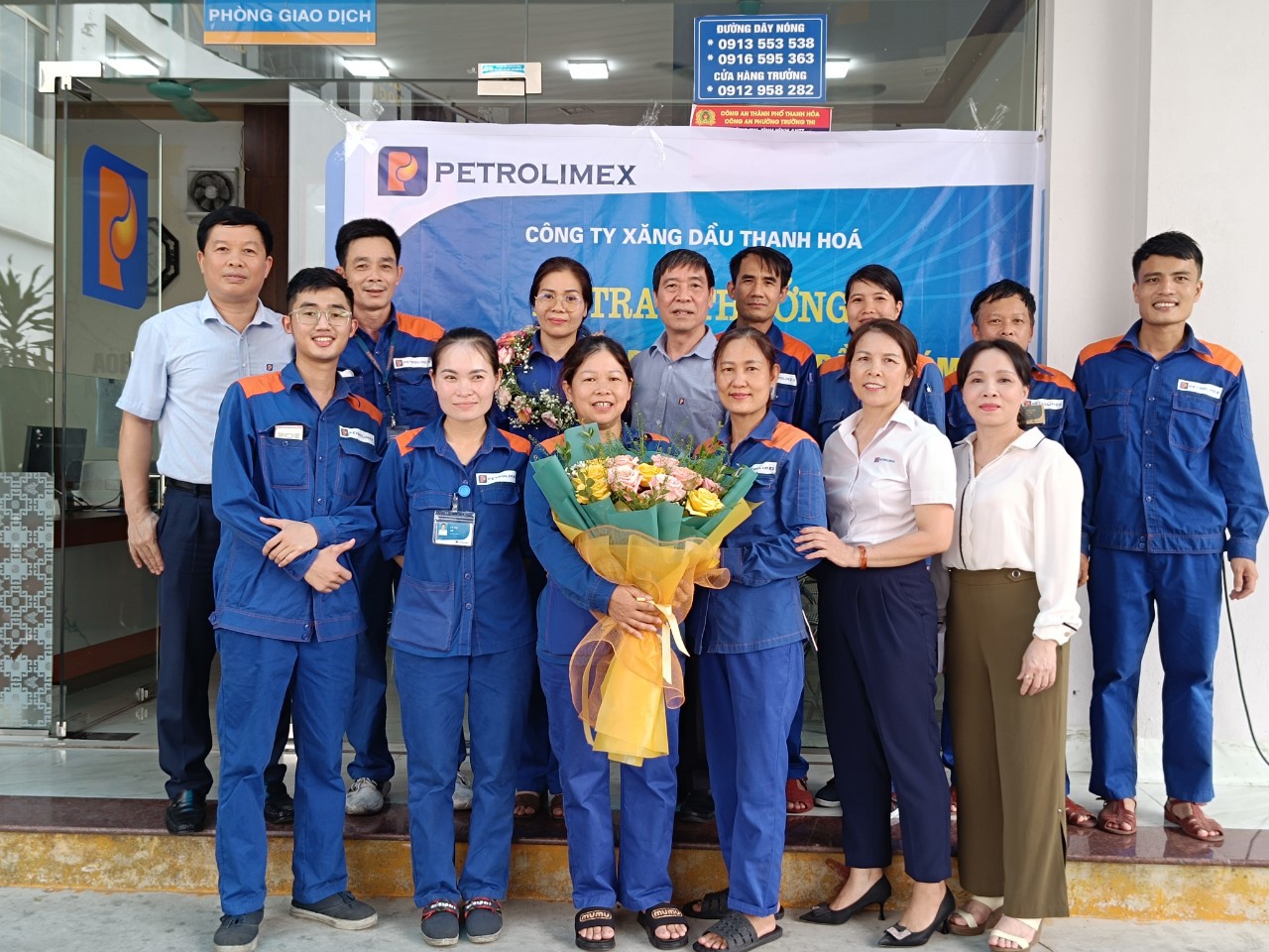 Biểu dương, khen thưởng đơn vị dẫn đầu thi đua khối CHXD tháng 8/2023