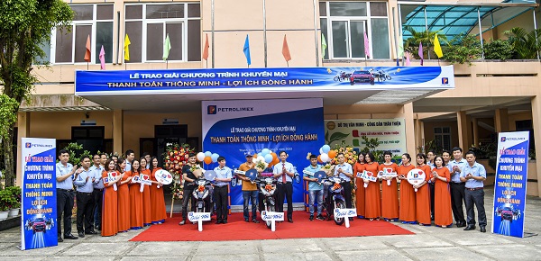 Petrolimex Thanh Hóa trao giải Chương trình “Thanh toán thông minh - Lợi ích đồng hành”