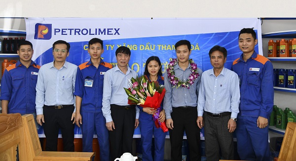 Vinh danh Petrolimex-Cửa hàng 68 đạt danh hiệu dẫn đầu thi đua khối cửa hàng xăng dầu tháng 11.2020