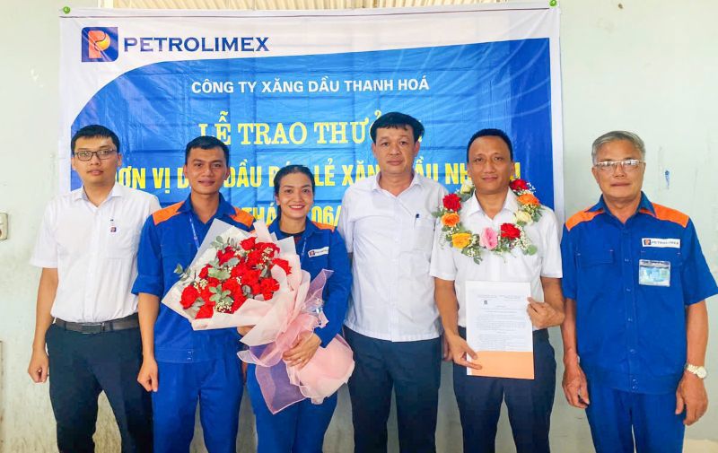 Biểu dương, khen thưởng đơn vị dẫn đầu thi đua khối CHXD tháng 6/2025