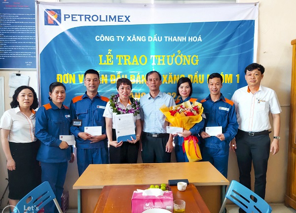 Petrolimex Thanh Hoá trao thưởng các đơn vị dẫn đầu thi đua tháng 8/2022