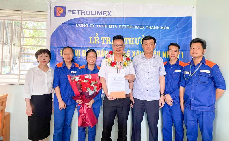 Biểu dương, khen thưởng Petrolimex-Cửa hàng 94, 106, 71 đơn vị dẫn đầu thi đua khối CHXD tháng 9/2025.