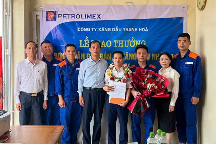Biểu dương, khen thưởng Petrolimex-Cửa hàng 69, 83, 70 đơn vị dẫn đầu thi đua khối CHXD tháng 3/2025.