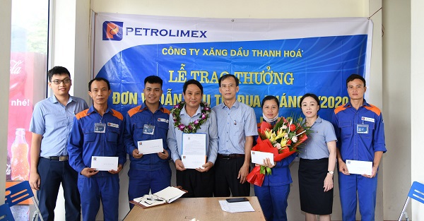 Vinh danh, khen thưởng Petrolimex - Cửa hàng 11, đơn vị dẫn đầu thi đua khối CHXD tháng 7/2020.