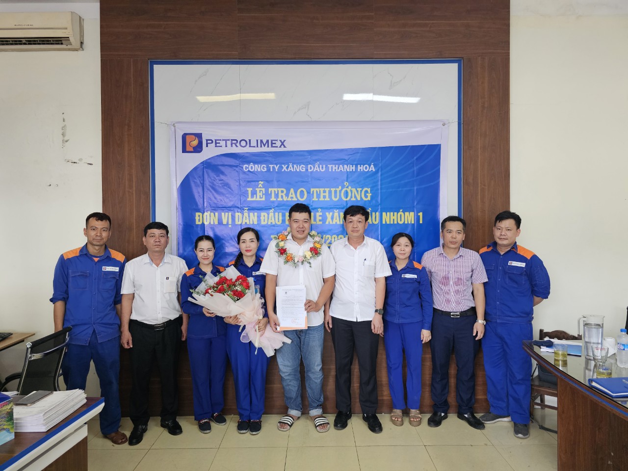 Biểu dương, khen thưởng Petrolimex-Cửa hàng 3, 52, 22 đơn vị dẫn đầu thi đua khối CHXD tháng 7/2024.