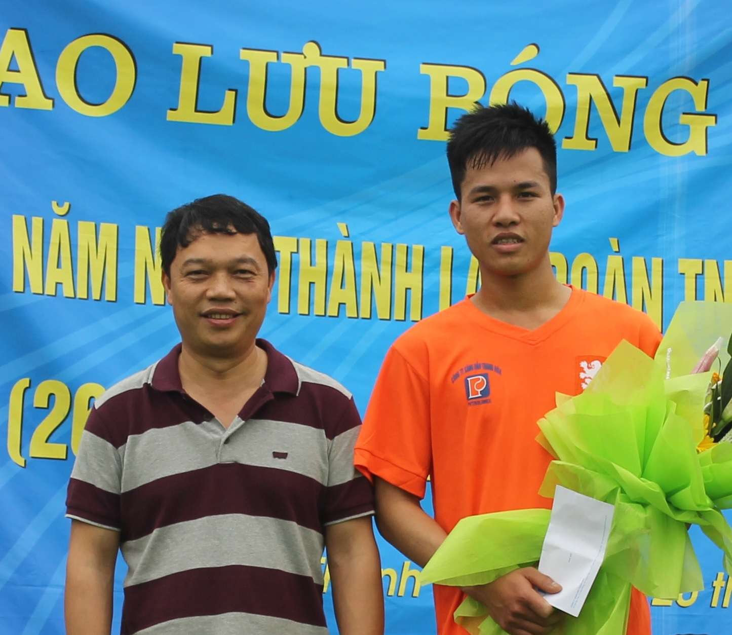 Giao lưu bóng đá chào mừng 85 năm ngày thành lập Đoàn TNCS Hồ Chí Minh