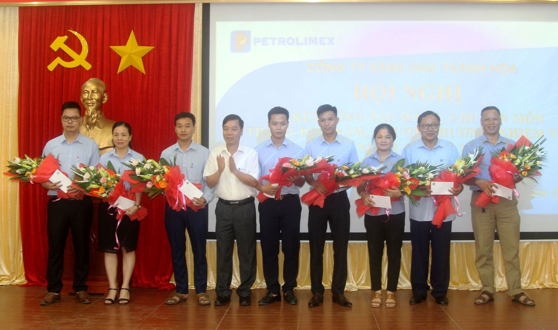 Petrolimex Thanh Hóa Sơ kết công tác 6 tháng đầu năm và triển khai nhiệm vụ trọng tâm 6 tháng cuối năm 2019.