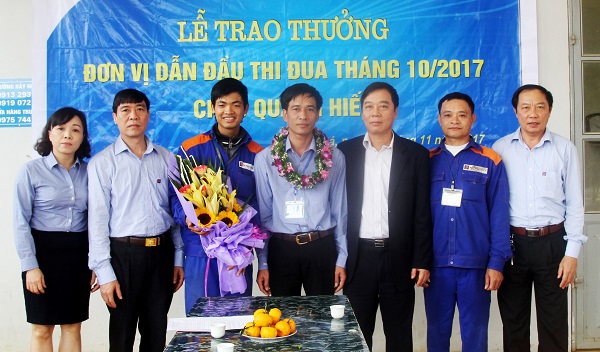Vinh danh CHXD Quang Hiến đơn vị dẫn đầu thi đua tháng 10/2017