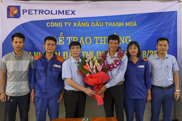 Vinh danh Petrolimex Cửa hàng 45 dẫn đầu thi đua tháng 8/2020