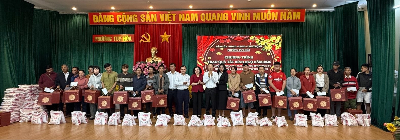 Petrolimex thăm hỏi tặng 2.040 suất quà trị giá 2,04 tỷ đồng tại 34 xã, phường phía đông tỉnh Đắk Lắk