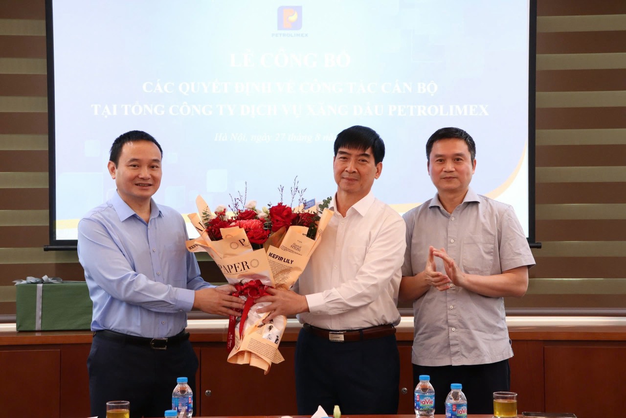 Công bố các Quyết định về Công tác cán bộ tại Tổng công ty Dịch vụ Xăng dầu Petrolimex