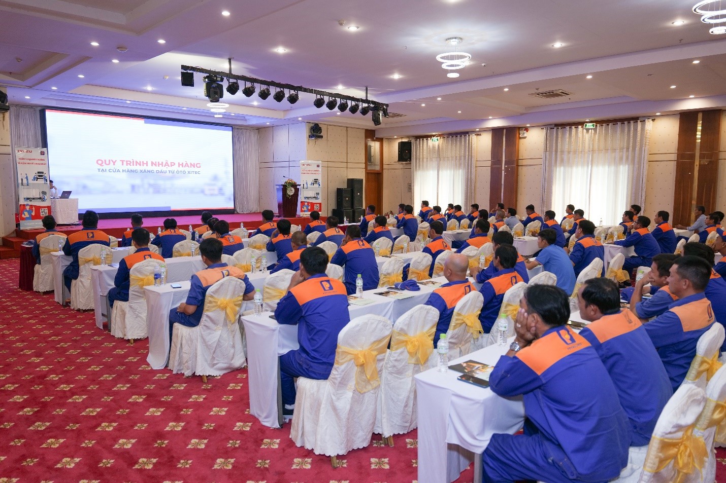 Tập huấn quy trình giao nhận xăng dầu tại CHXD và chương trình huấn luyện bảo dưỡng và kiểm tra xe hàng ngày