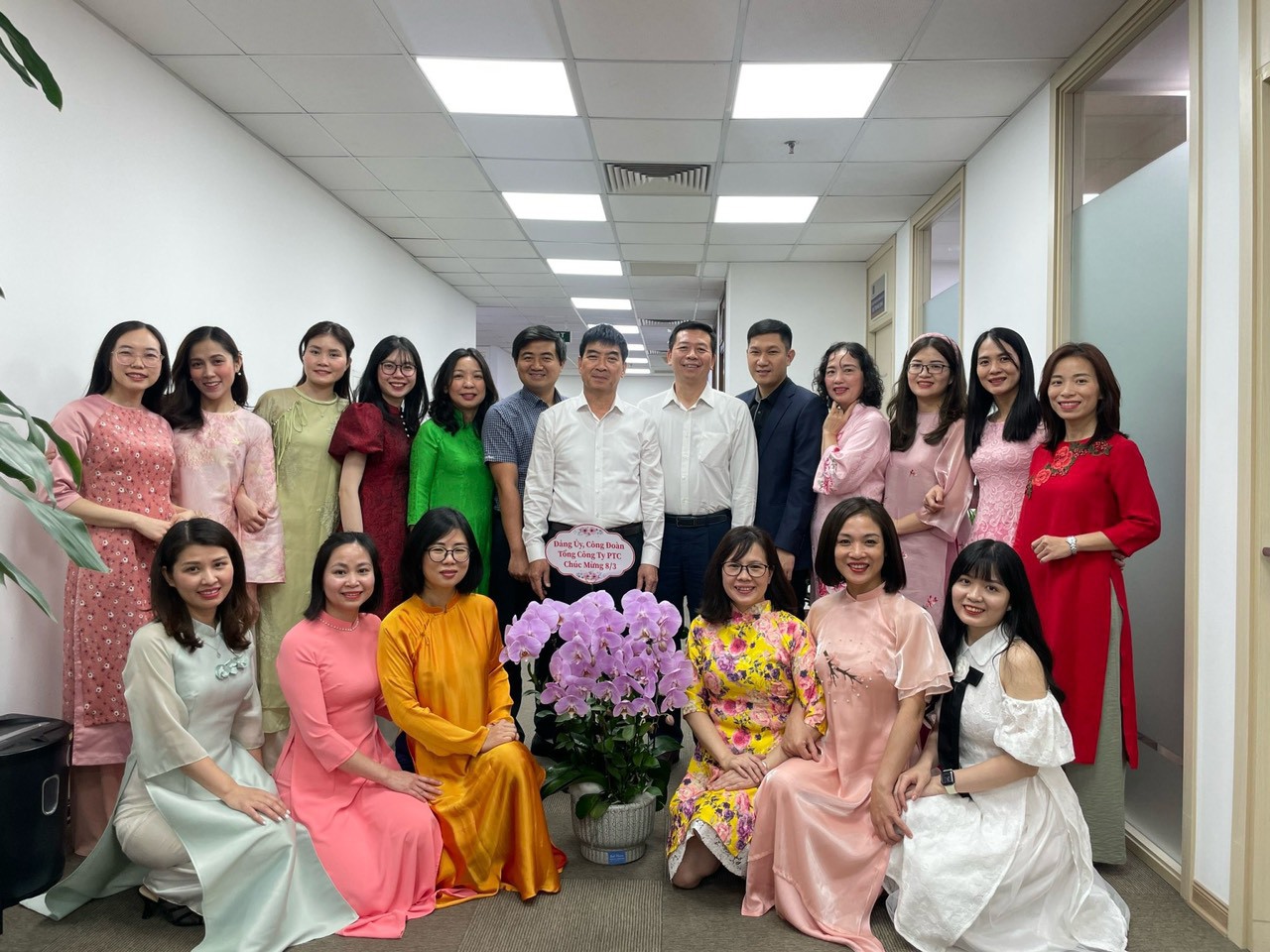 Tổng công ty PTC hưởng ứng Tuần lễ áo dài 2024