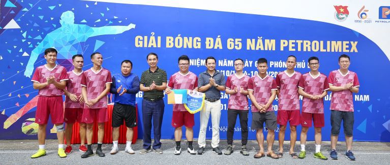 Nhà vô địch trong trái tim người hâm mộ PTC