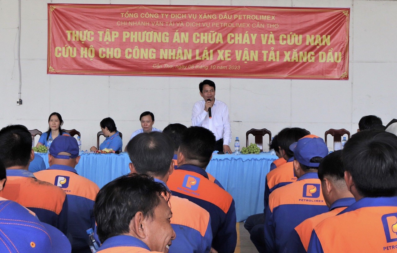 THỰC TẬP PHƯƠNG ÁN CHỮA CHÁY VÀ CỨU NẠN, CỨU HỘ  CHO CÔNG NHÂN LÁI XE VẬN TẢI XĂNG DẦU