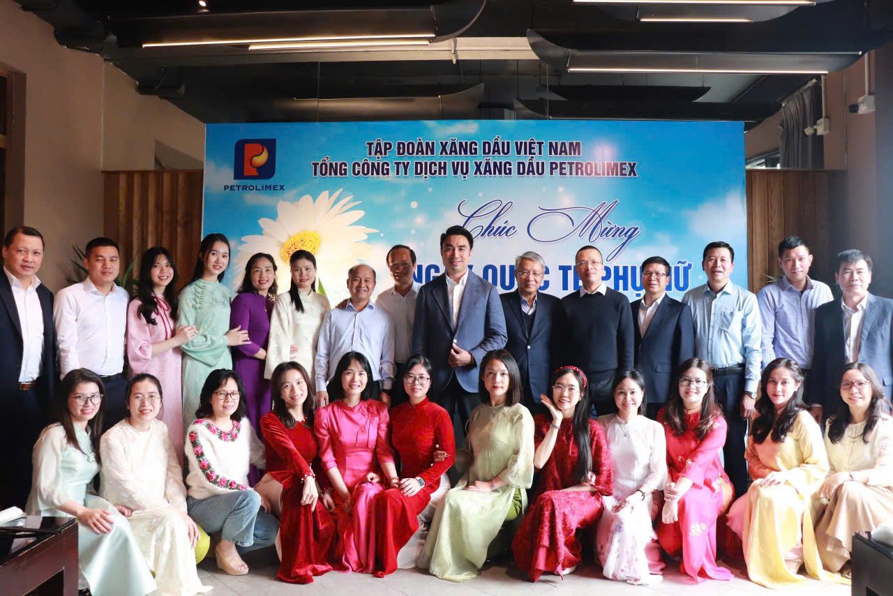 Tổng công ty PTC hưởng ứng Tuần lễ áo dài 2025