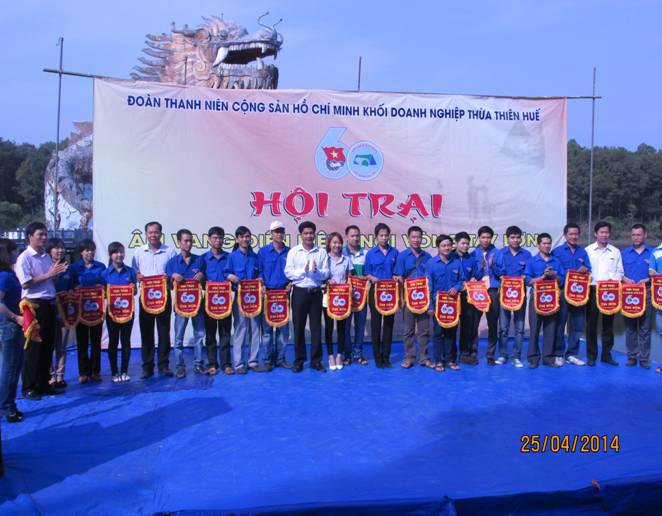 "60 năm Âm vang Điện Biên - Nối vòng tay lớn"