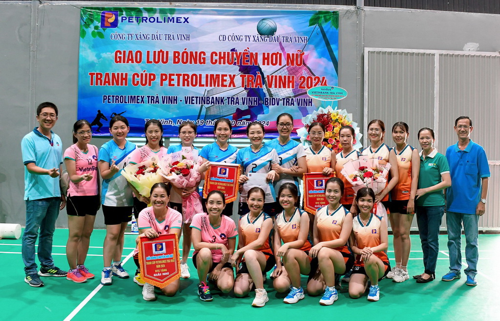 Giao lưu bóng chuyền hơi nữ chào mừng ngày Phụ nữ Việt Nam 20/10