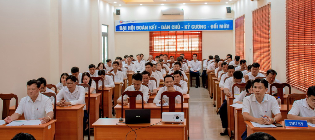Hội nghị sơ kết công tác sản xuất kinh doanh 3 tháng đầu năm và đối thoại tại nơi làm việc năm 2025