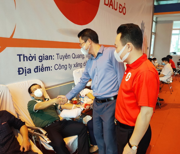 Phát động chương trình "Giọt xăng hồng, giọt dầu đỏ" lần II năm 2021