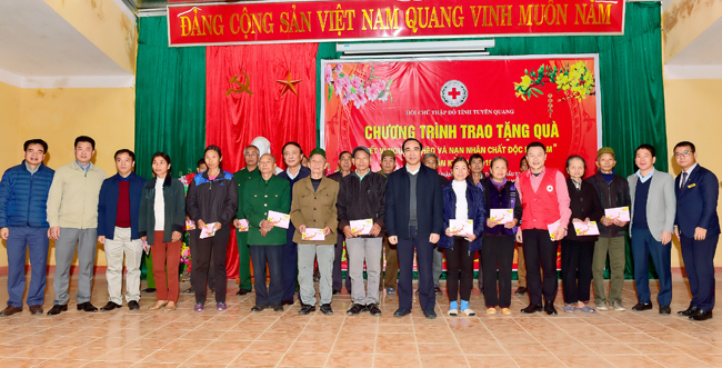 Tết vì người nghèo và nạn nhân chất độc màu da cam