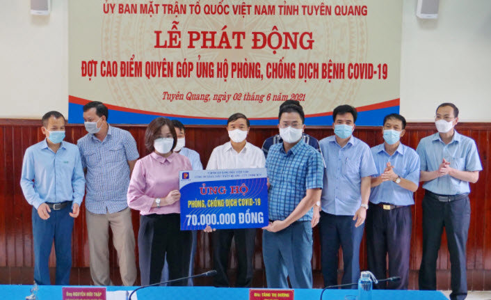 Petrolimex Tuyên Quang ủng hộ 70 triệu đồng vào quỹ phòng chống dịch COVID - 19 của tỉnh