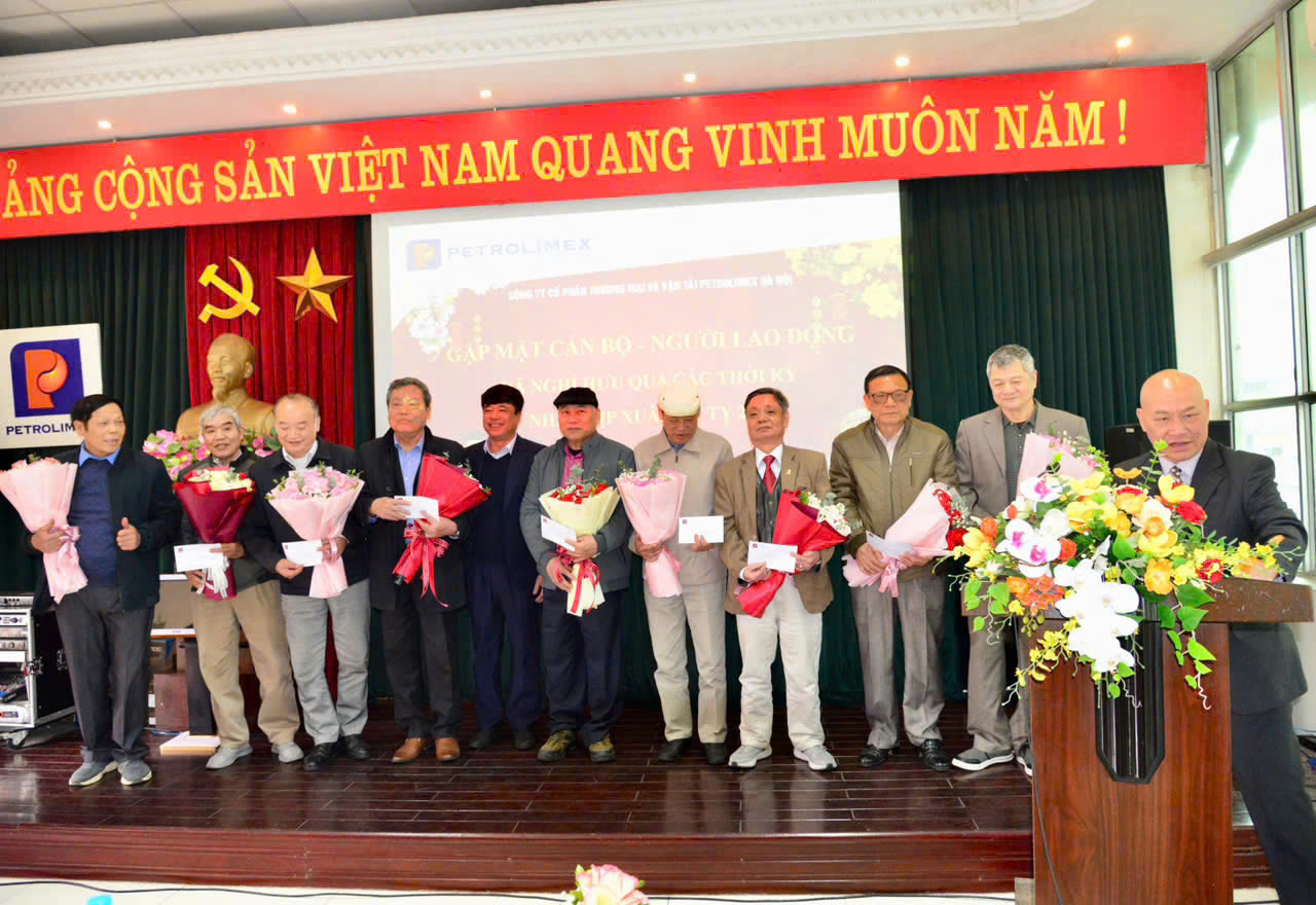 Tri ân lịch sử để hướng tới tương lai tươi đẹp