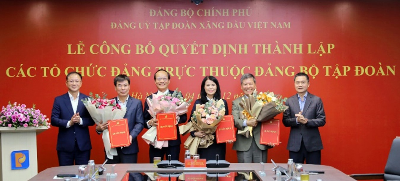 Thông báo quyết định ra mắt các Đảng bộ, Chi bộ cơ sở trực thuộc Đảng bộ Tập Đoàn Xăng dầu Việt Nam. Quyết định trao tặng huy hiệu 30 năm tuổi Đảng dành cho Đảng viên Bùi Văn Thành - Bí thư Đảng ủy - Chủ tịch HĐQT