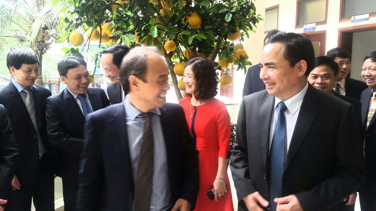 Cùng đi qua những mùa xuân