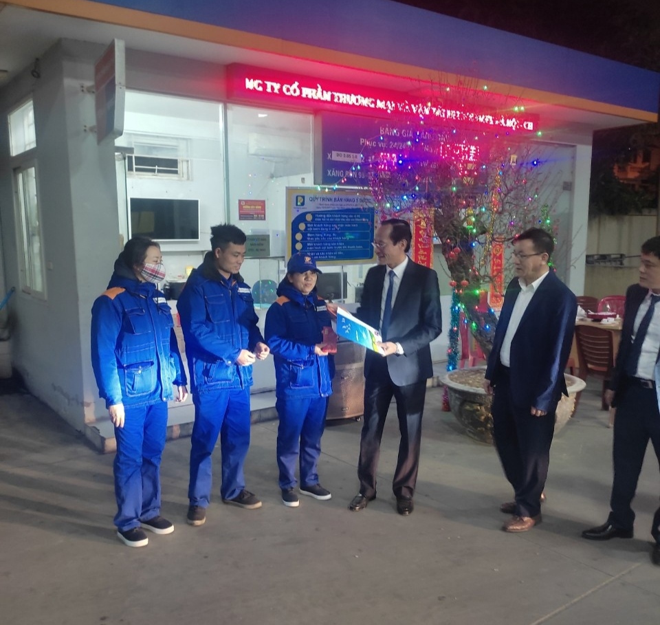 Bức họa 30 tỷ lợi nhuận chào xuân mới