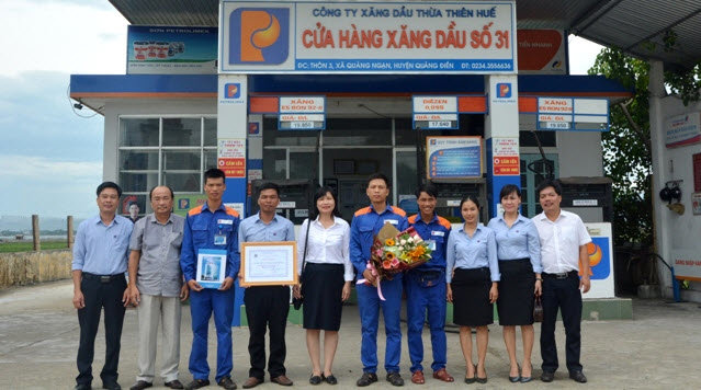 Vinh danh Cửa hàng Xăng dầu số 31 - Đơn vị tiêu biểu xuất sắc tháng 6/2019