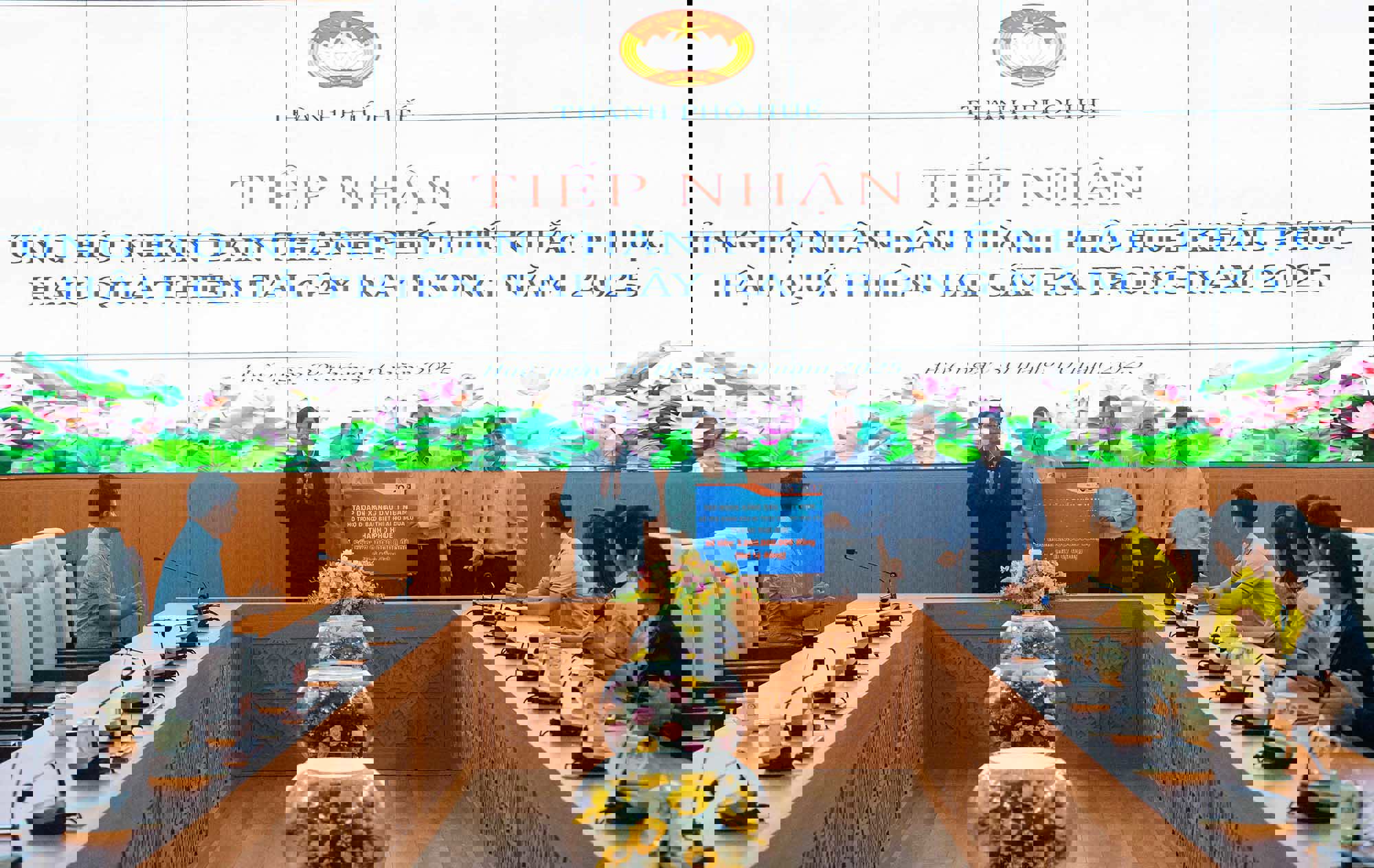 Petrolimex ủng hộ 2 tỷ đồng giúp đỡ nhân dân thành phố Huế khắc phục hậu quả mưa lũ