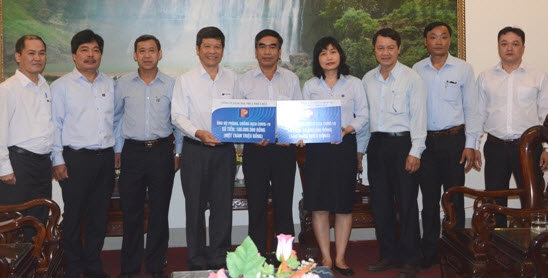 Chia sẻ 1 ngày lương ủng hộ công tác chống dịch Covid - 19