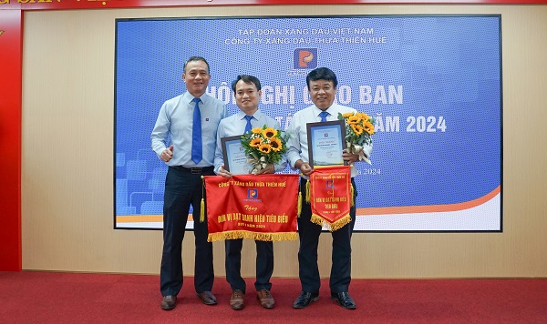 Tin ảnh: Quý I/2024 _ Petrolimex Huế, khởi động các Phong trào thi đua thiết thực, nhiều đơn vị được khen thưởng