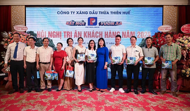 Tin ảnh: Hội nghị khách hàng Petrolimex Thừa Thiên Huế 2024