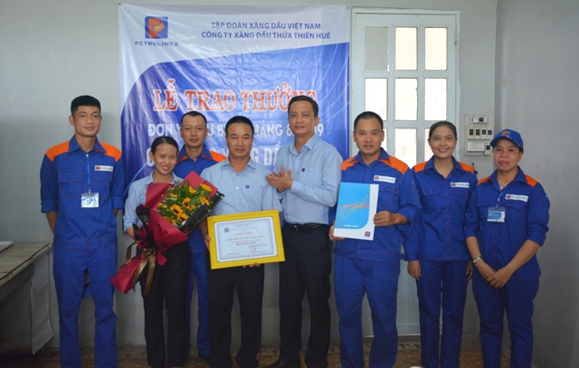 Vinh danh Cửa Hàng Xăng Dầu số 5 – Đơn vị dẫn đầu trong phong trào thi đua tháng 8 năm 2019