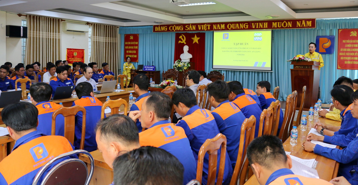 Tập huấn, huấn luyện thực hành kỹ năng ứng phó sự cố tràn dầu năm 2024
