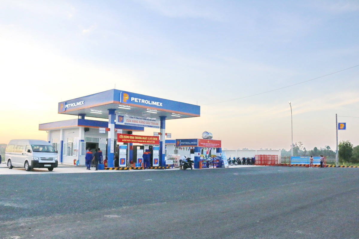 Khai trương cửa hàng Petrolimex đầu nguồn sông Tiền