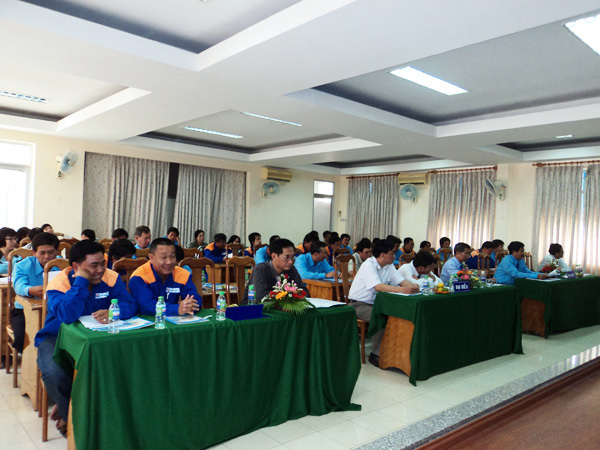 Lãnh đạo thực hiện nhiệm vụ SX-KD năm 2012